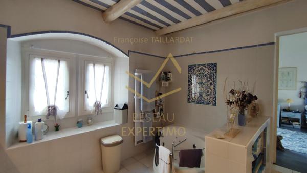 Avignon (84000) Appt de standing de 180 m2 dans l'ancien au dernier étage avec vue sur les toits à 550m du Palais des Papes