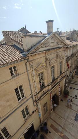 Avignon (84000) Appt de standing de 180 m2 dans l'ancien au dernier étage avec vue sur les toits à 550m du Palais des Papes