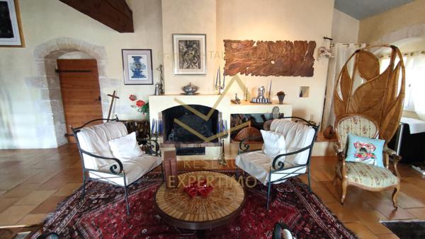 Avignon (84000) Appt de standing de 180 m2 dans l'ancien au dernier étage avec vue sur les toits à 550m du Palais des Papes