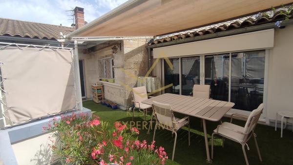 Avignon (84000) Appt de standing de 180 m2 dans l'ancien au dernier étage avec vue sur les toits à 550m du Palais des Papes