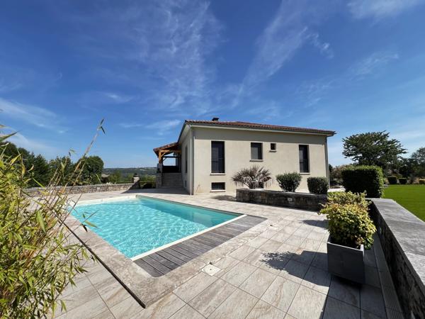 Villa d'architecte à la conception originale avec piscine, vue sur le Ségala, 15 minutes de Figeac