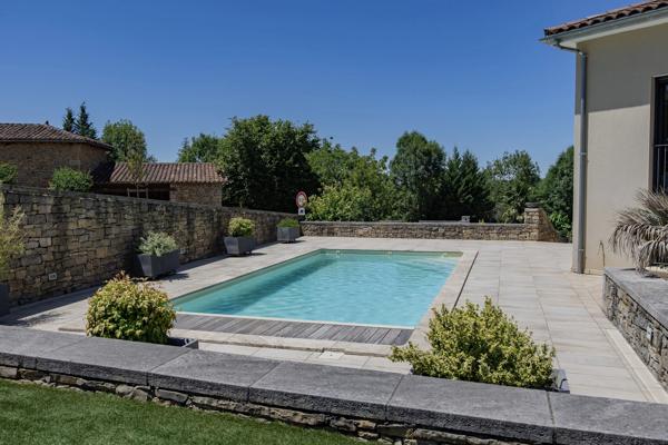 Villa d'architecte à la conception originale avec piscine, vue sur le Ségala, 15 minutes de Figeac