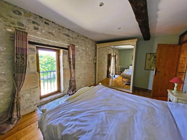 Belle maison familiale de 4 chambres avec un grand gîte et une superbe piscine, près de Cognac