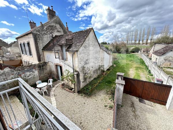 Charmante maison de ville 210m²  avec dépendance et grand jardin Brinon-sur-Armançon