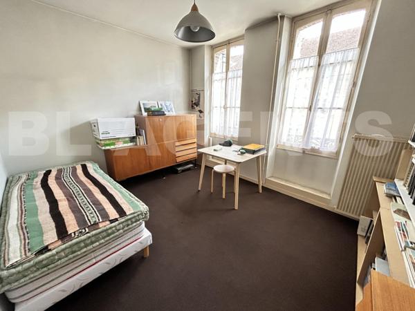 Charmante maison de ville 210m²  avec dépendance et grand jardin Brinon-sur-Armançon