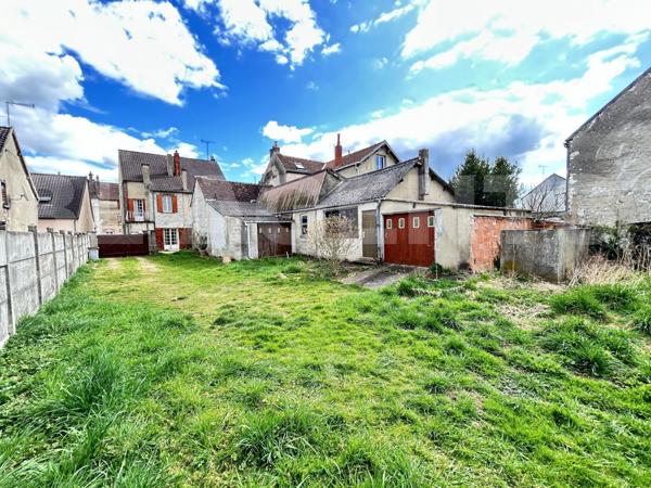 Charmante maison de ville 210m²  avec dépendance et grand jardin Brinon-sur-Armançon