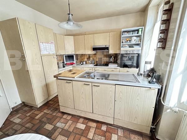 Charmante maison de ville 210m²  avec dépendance et grand jardin Brinon-sur-Armançon