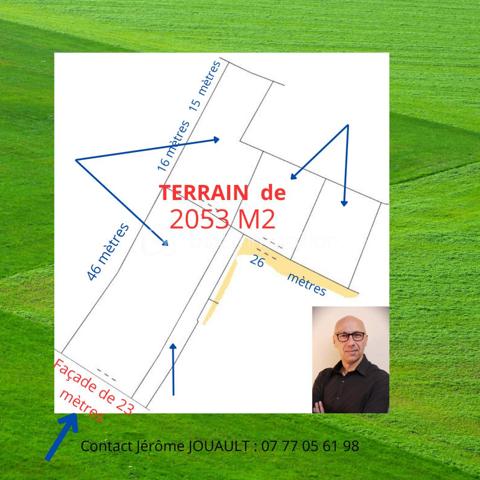 Terrain de 2 053 m²