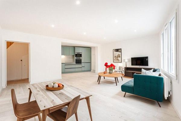 Maison de village et sa terrasse sur le toit