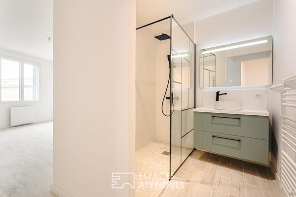 Maison de village et sa terrasse sur le toit