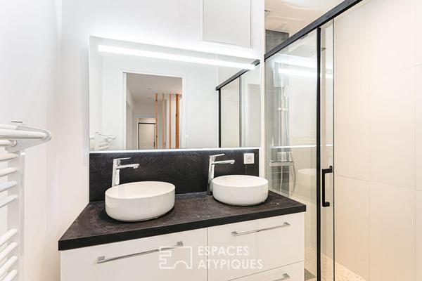 Maison de village et sa terrasse sur le toit