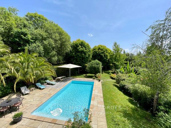 Villa de caractère avec piscine à Villefranque