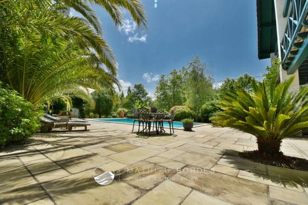 Villa de caractère avec piscine à Villefranque