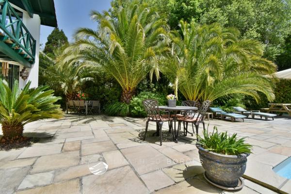 Villa de caractère avec piscine à Villefranque