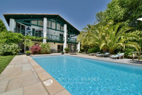 Villa de caractère avec piscine à Villefranque
