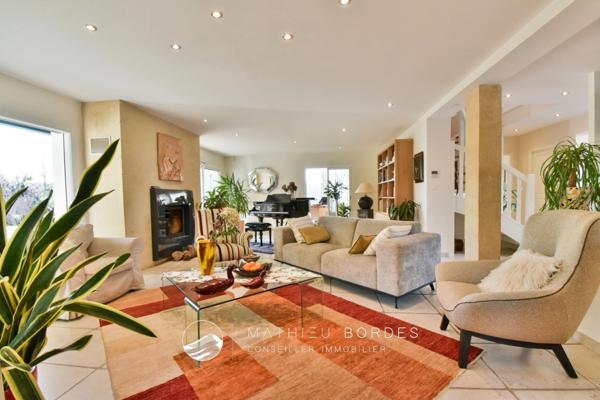 Villa de caractère avec piscine à Villefranque