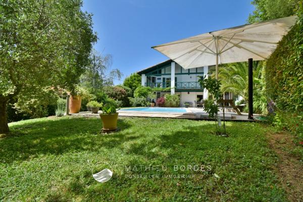 Villa de caractère avec piscine à Villefranque