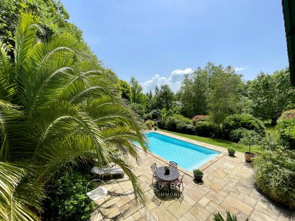 Villa de caractère avec piscine à Villefranque