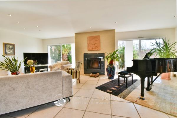 Villa de caractère avec piscine à Villefranque