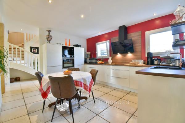 Villa de caractère avec piscine à Villefranque