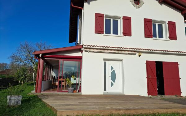 Maison à vendre    4 pièces •  Briscous