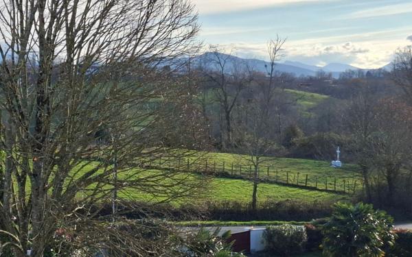 Maison à vendre    4 pièces •  Briscous