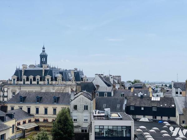 Dernier étage avec ascenseur – 3 chambres, garage, cave et vue exceptionnelle sur Vannes