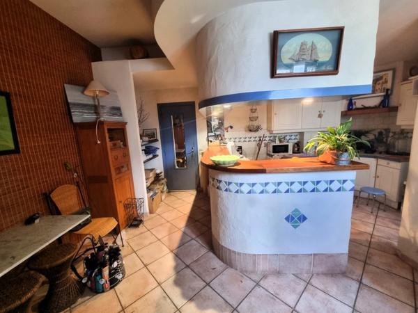 EXCLUSIVITÉ CAPIFRANCE ST-PIERRE d'OLÉRON A Vendre 507 m² emplacement n°1 immeuble mixte et maison en pierre