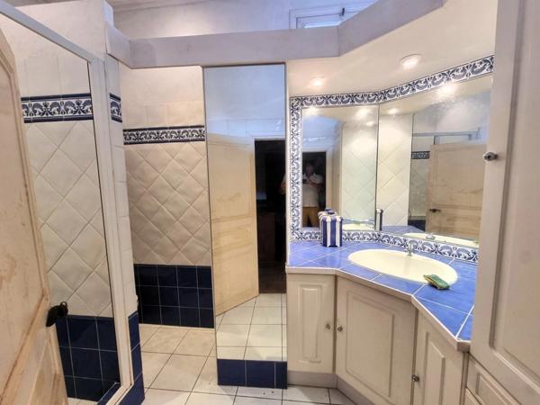 EXCLUSIVITÉ CAPIFRANCE ST-PIERRE d'OLÉRON A Vendre 507 m² emplacement n°1 immeuble mixte et maison en pierre