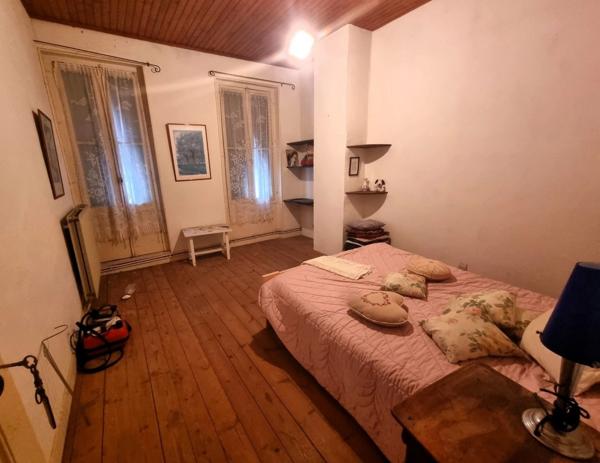 EXCLUSIVITÉ CAPIFRANCE ST-PIERRE d'OLÉRON A Vendre 507 m² emplacement n°1 immeuble mixte et maison en pierre