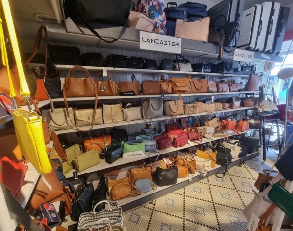 EXCLUSIVITÉ CAPIFRANCE ST-PIERRE d'OLÉRON A Vendre 507 m² emplacement n°1 immeuble mixte et maison en pierre