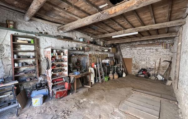 Vente Maison GARAGE ET COUR à rafraîchir Oupia   