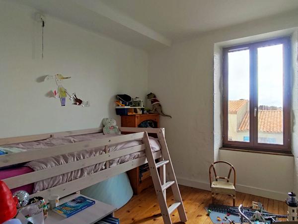 A VENDRE - ANGOULINS - Maison familiale hyper centre - 4 Chambres - Patio