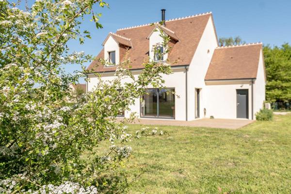 LIEUX UNIQUES ® x PROPRIÉTÉS PRIVÉES PROPOSE MAISON CONTEMPORAINE 113 M² - MONT-PRÈS-CHAMBORD - TERRAIN 2860 M²