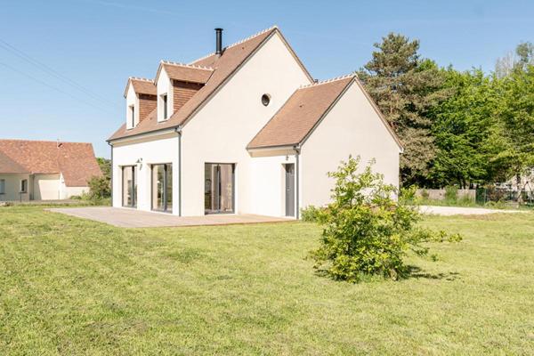 LIEUX UNIQUES ® x PROPRIÉTÉS PRIVÉES PROPOSE MAISON CONTEMPORAINE 113 M² - MONT-PRÈS-CHAMBORD - TERRAIN 2860 M²