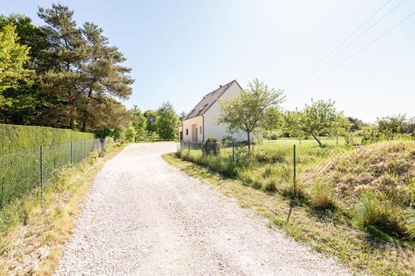 LIEUX UNIQUES ® x PROPRIÉTÉS PRIVÉES PROPOSE MAISON CONTEMPORAINE 113 M² - MONT-PRÈS-CHAMBORD - TERRAIN 2860 M²