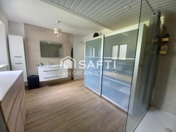 Propriété 17432m² avec 5 chambres, pré et box pour animaux