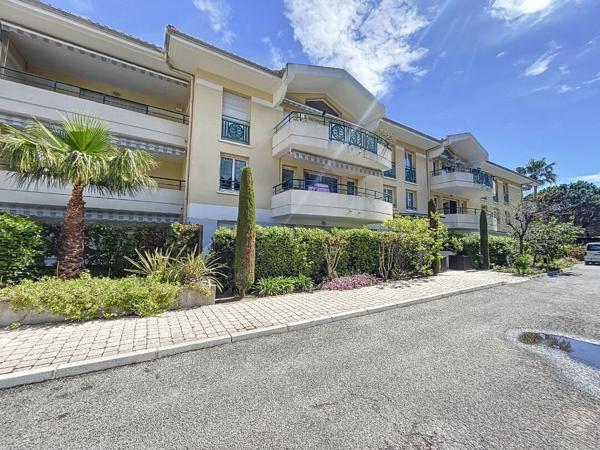 PORT FRÉJUS ? T2 avec terrasse et garage à deux pas de la mer