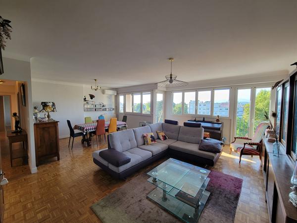 Appartement Pau 4 pièce(s) 115.17 m2 avec balcon cave - Vue Pyrénées