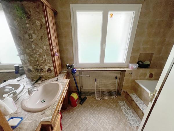 MAISON 5 CHAMBRES - GARAGE - DEPENDANCE