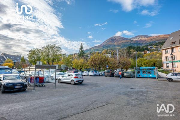 Murs commerciaux  à vendre 1 900 m² Embrun