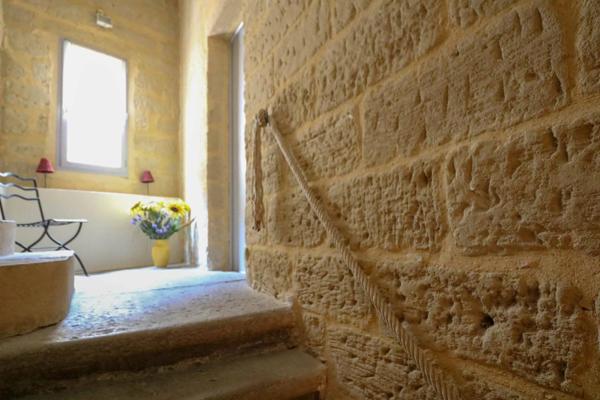 Propriété du 18eme - maison, 4 appartements, grange, cour et piscine