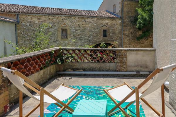Propriété du 18eme - maison, 4 appartements, grange, cour et piscine