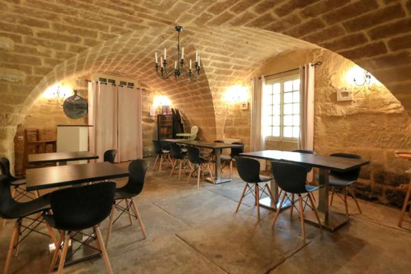 Propriété du 18eme - maison, 4 appartements, grange, cour et piscine