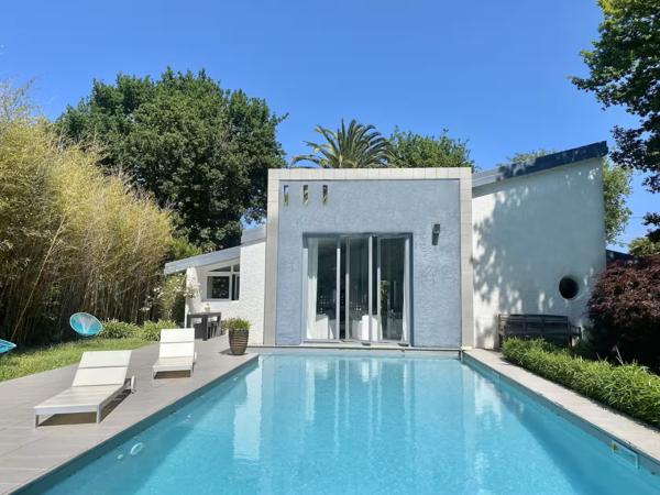 Maison
                                                                                                                                                                                                                                                                                                                        5 pièce(s)                                                                                                                                                                                                          4 chambre(s)                                                                                                                                                                                                          145  m²