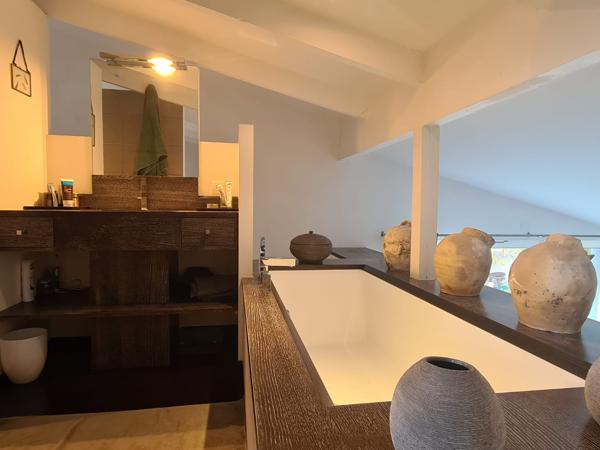 Maison
                                                                                                                                                                                                                                                                                                                        5 pièce(s)                                                                                                                                                                                                          4 chambre(s)                                                                                                                                                                                                          145  m²