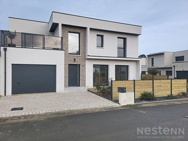 A VENDRE ANGERS Quartier Saint Léonard maison contemporaine 5 pièces 4 chambres avec garage et jardin