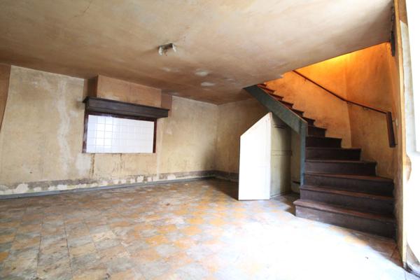 Saint-Georges-de-Luzençon (12100) Maison 2 pièces - 40 m² à rénover dans le village de St-Georges-de-Luzençon