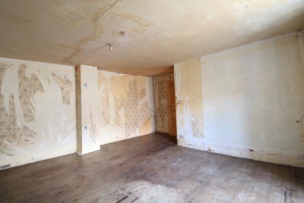 Saint-Georges-de-Luzençon (12100) Maison 2 pièces - 40 m² à rénover dans le village de St-Georges-de-Luzençon