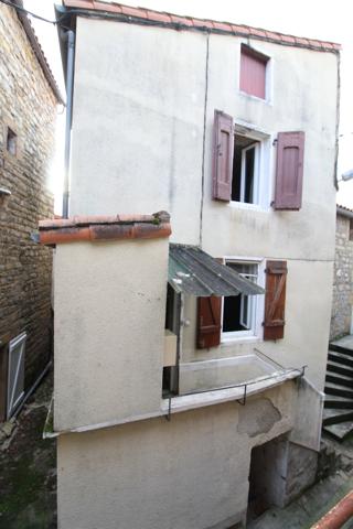 Saint-Georges-de-Luzençon (12100) Maison 2 pièces - 40 m² à rénover dans le village de St-Georges-de-Luzençon